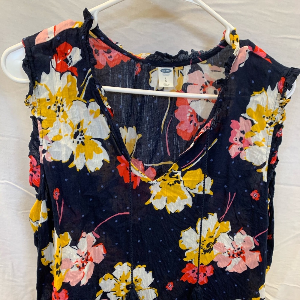 V neck sleeveless shirt